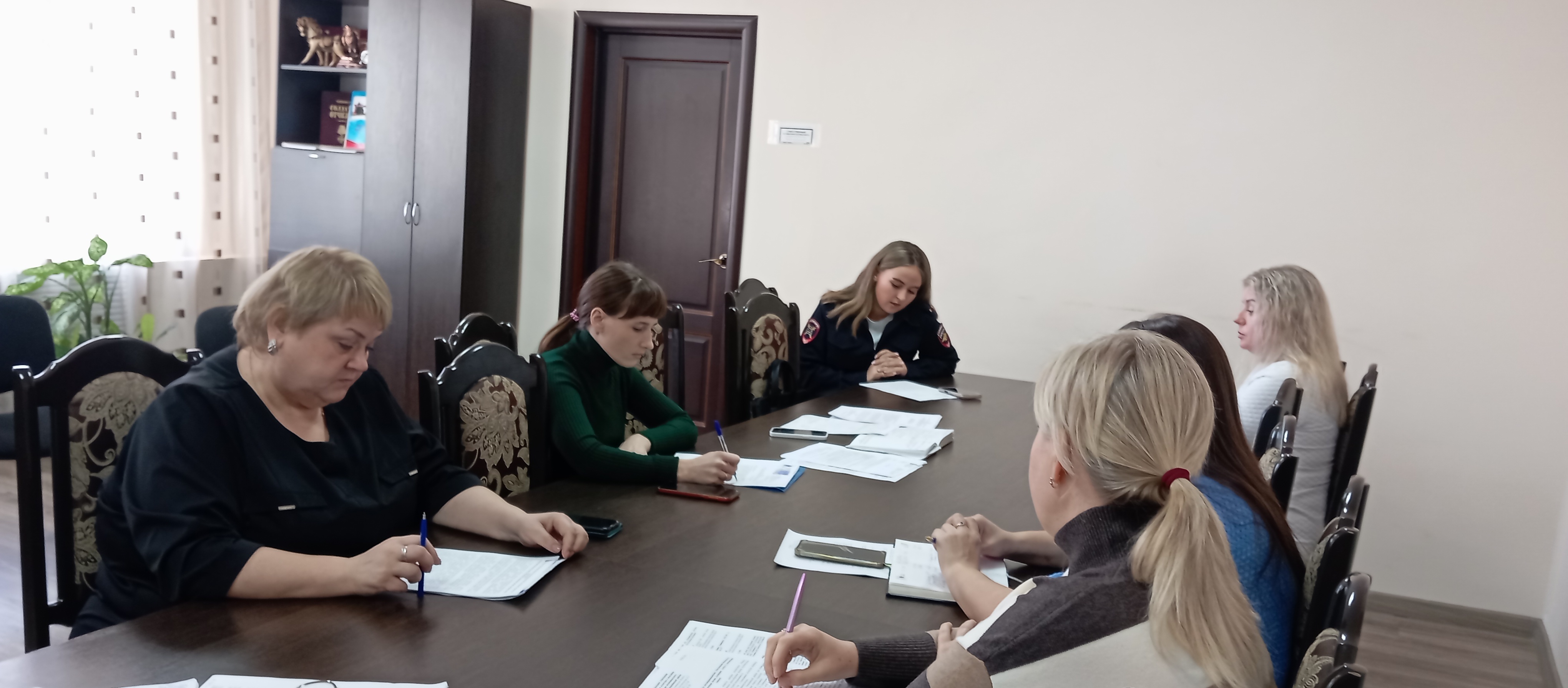 Очередное заседание  комиссии по делам несовершеннолетних и защите их прав.