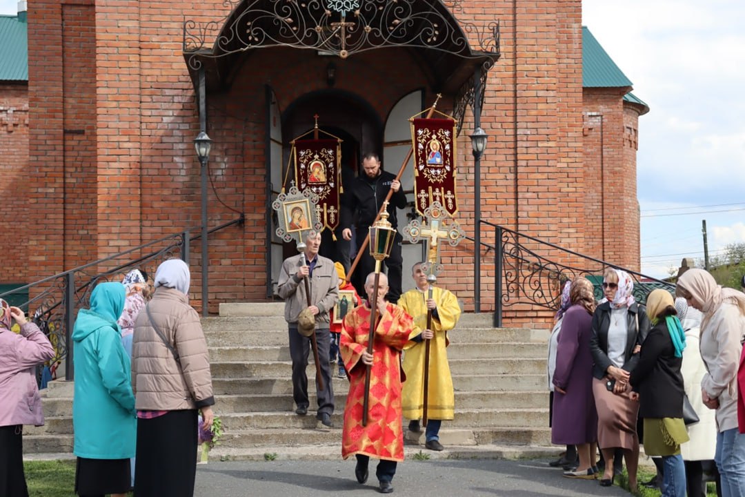 Крестный ход с Жадовской иконой Божией Матери в Вешкаймском районе.