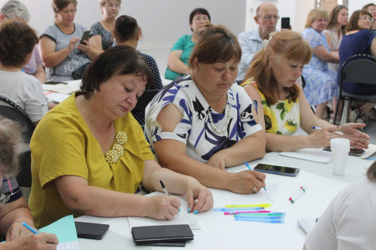 Сегодня члены Регионального общественного штаба по наблюдению за выборами обучили кандидатов Вешкаймского района в общественные наблюдатели..